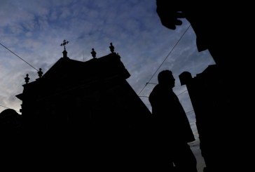 Lebih dari 100 Imam yang Diduga Lakukan Pelecehan Seks Masih Aktif di Gereja Katolik Portugal