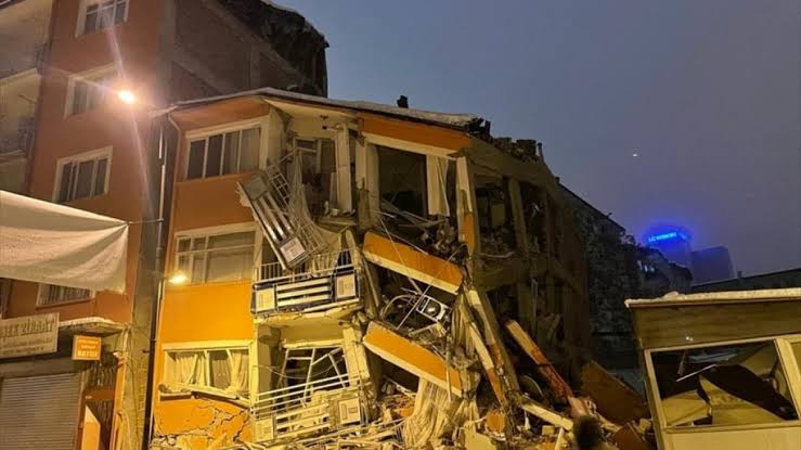 Gempa Susulan Landa Turki dan Suriah saat Korban Tewas Lebih dari 1.500  Orang, Diprediksi Tembus 10.000 Orang Tewas