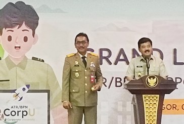 Menteri Hadi Tjahjanto Perkenalkan Seragam Baru Pegawai Kementerian ATR/BPN