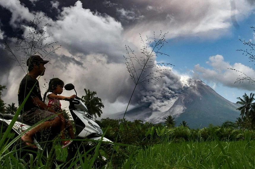 Gunung Merapi Meletus, Muntahkan Awan Panas Setinggi 7 Km