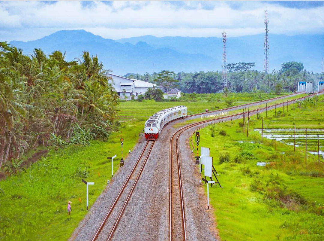 Jalur Rel Terdampak Longsor, Perjalanan KA Pangrango Lintas Bogor – Sukabumi Dibatalkan