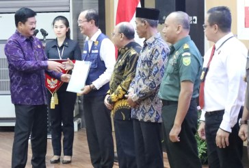 Menteri ATR/BPN Serahkan 2.122 Sertifikat Aset BMD, BMN, dan BUMN di Sumatera Selatan
