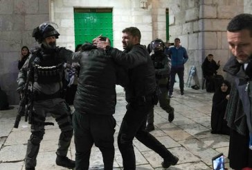 Polisi Israel Kurang Ajar, Serang Jemaah di Al-Aqsa Yerusalem