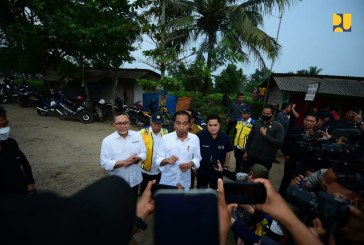 Dampingi Jokowi Tinjau Kerusakan Jalan Kota Gajah – Simpang Randu di Lampung Tengah, Basuki Tegaskan Perbaikan Segera Dimulai