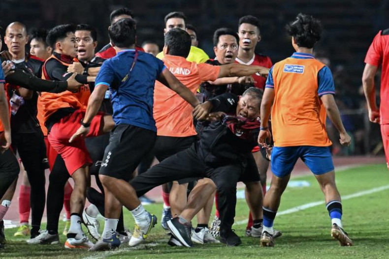 Indonesia vs Thailand 5-2: Dua Tawuran Massal, SEA Games Kacau
