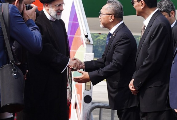 FOTO Mendag Zulkifli Sambut Kedatangan Presiden Iran di Bandara Soekarno-Hatta