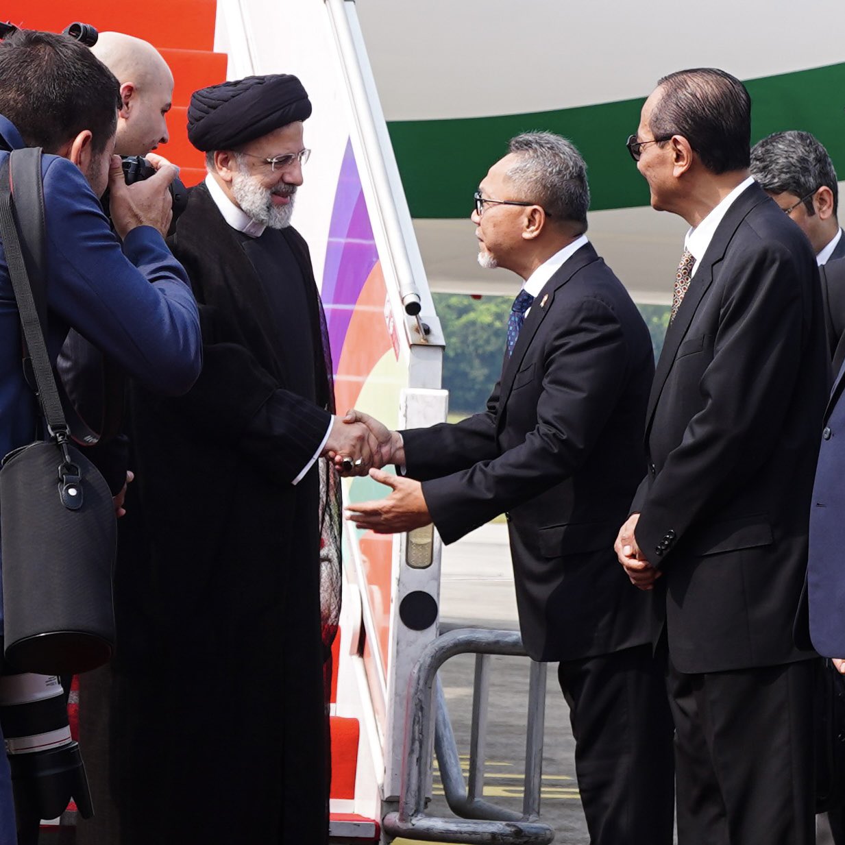 FOTO Mendag Zulkifli Sambut Kedatangan Presiden Iran di Bandara Soekarno-Hatta