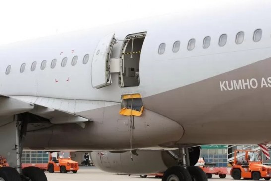 Mengerikan! Penumpang Ditangkap karena Buka Pintu Pesawat di Udara