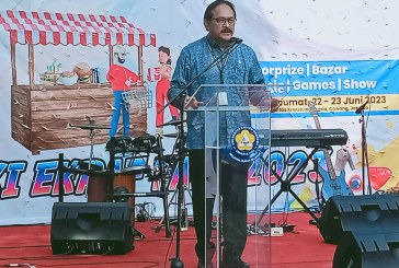 Rektor UKI Ajak Mahasiswanya Miliki Jiwa Kewirausahaan Lewat UKI Ekraf Fair 2023