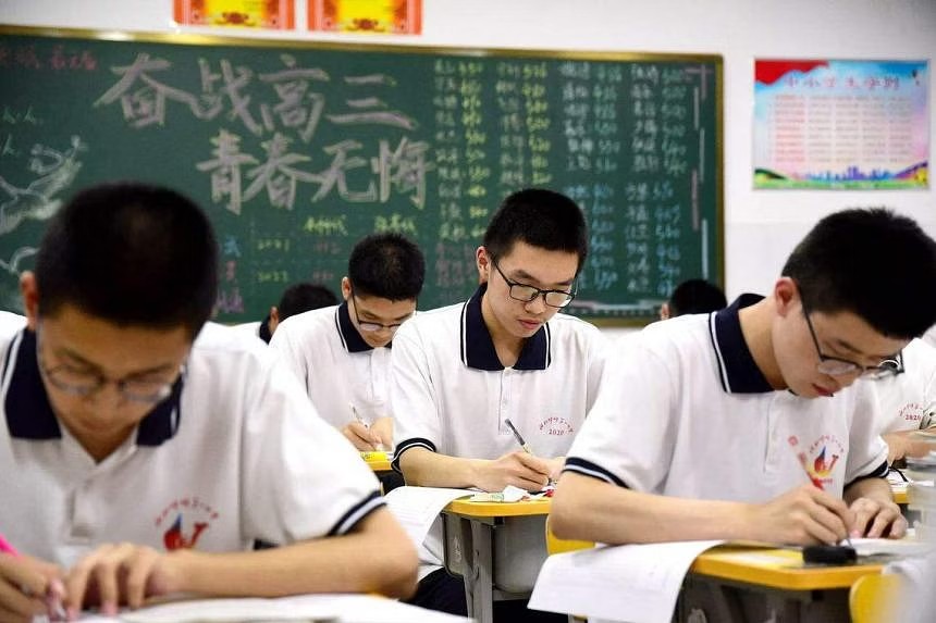 Jutaan Siswa China Ikuti Ujian Masuk Perguruan Tinggi yang Sulit dan Melelahkan