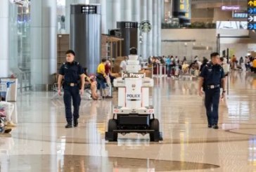 Wow! Robot Polisi Berpatroli di Bandara Singapura