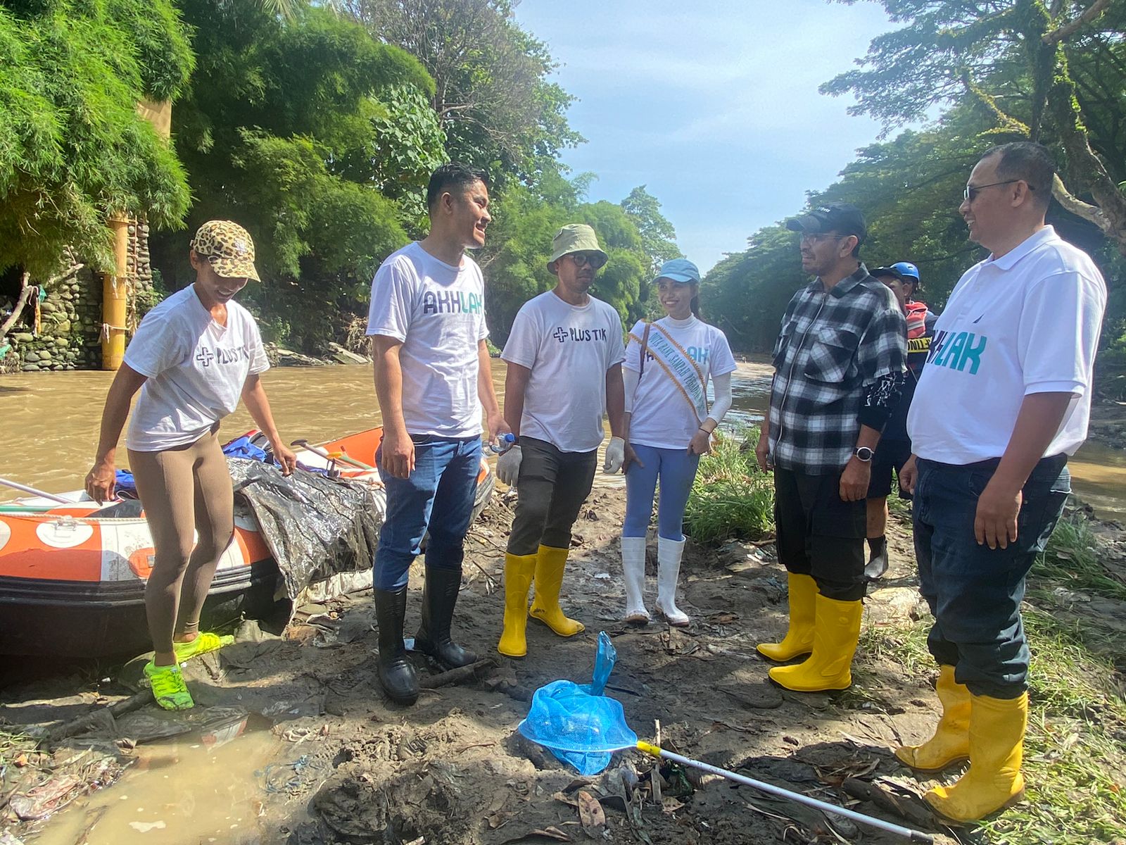 Dukung Program BUMN, Pegadaian Ajak Masyarakat Bersih-bersih Sungai Deli