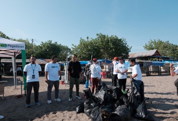 Dukung Gerakan Bersih Pantai, Pegadaian Bersama Millenial dan Masyarakat Kumpulkan 708 Kg Sampah di Tanjung Bayang