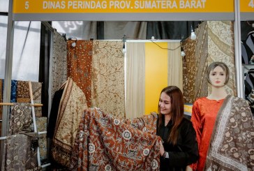 Kemenparekraf Siap Gelar Pagelaran Busana Batik untuk Promosikan Batik di Kancah Dunia