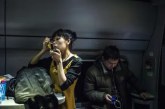 China Melarang Perempuan Merias Wajah di Kereta Api