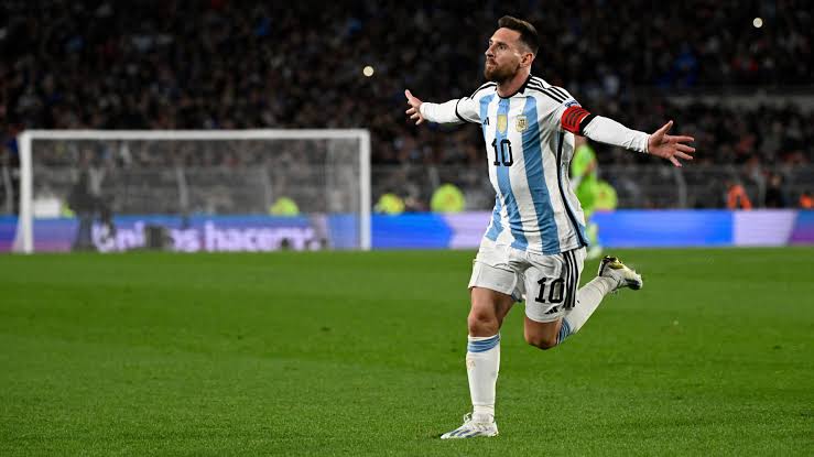 Lagi! Messi Cetak Gol Lewat Tendangan Luar Biasa