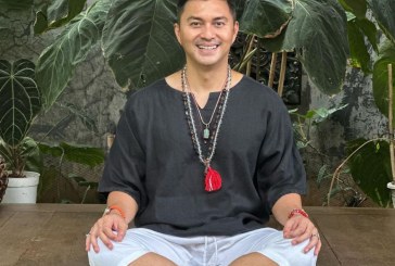 Luar Biasa Manfaatnya, Anjasmara Pandu Sesi Hatha Yoga di Wealth Wisdom 2023   
