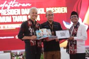 FOTO Duet Ganjar Pranowo-Mahfud MD Daftar sebagai Peserta Pilpres 2024 di KPU