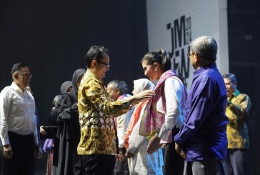 Buka JMFW 2024, Wamendag Optimis Indonesia Jadi Kiblat Modest Fashion Dunia