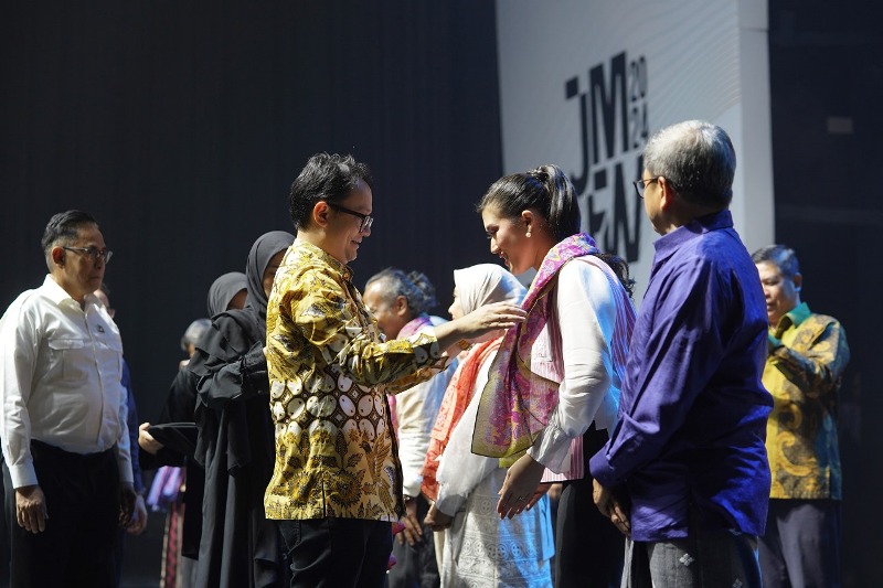 Buka JMFW 2024, Wamendag Optimis Indonesia Jadi Kiblat Modest Fashion Dunia