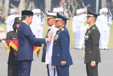 Peringatan HUT ke-78 TNI, Presiden Jokowi Anugerahkan Tanda Kehormatan kepada Prajurit TNI