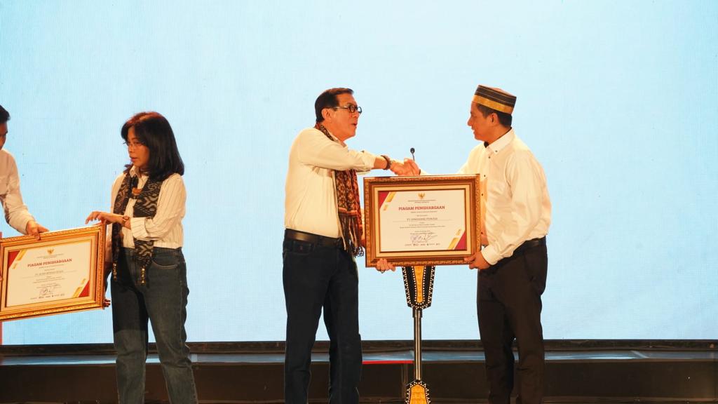 FOTO Presdir PT. Sanghiang Perkasa (Kalbe Nutritionals) Rivanda Idiyanto Terima Piagam Penghargaan dari Menkumham