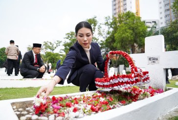 Peringati Hari Pahlawan, Wamenparekraf Tabur Bunga di TMP Kusuma Bangsa Surabaya