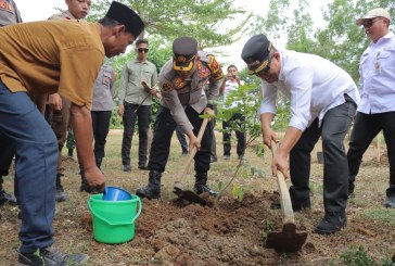 Kolaborasi Polres Kebumen dengan Pemda, Tanam 1.500 Pohon untuk Penghijauan
