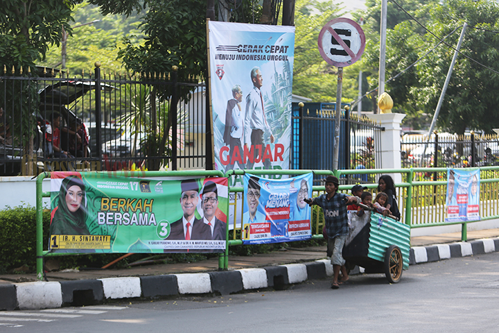 FOTO APK di Jalan Raya Fatmawati