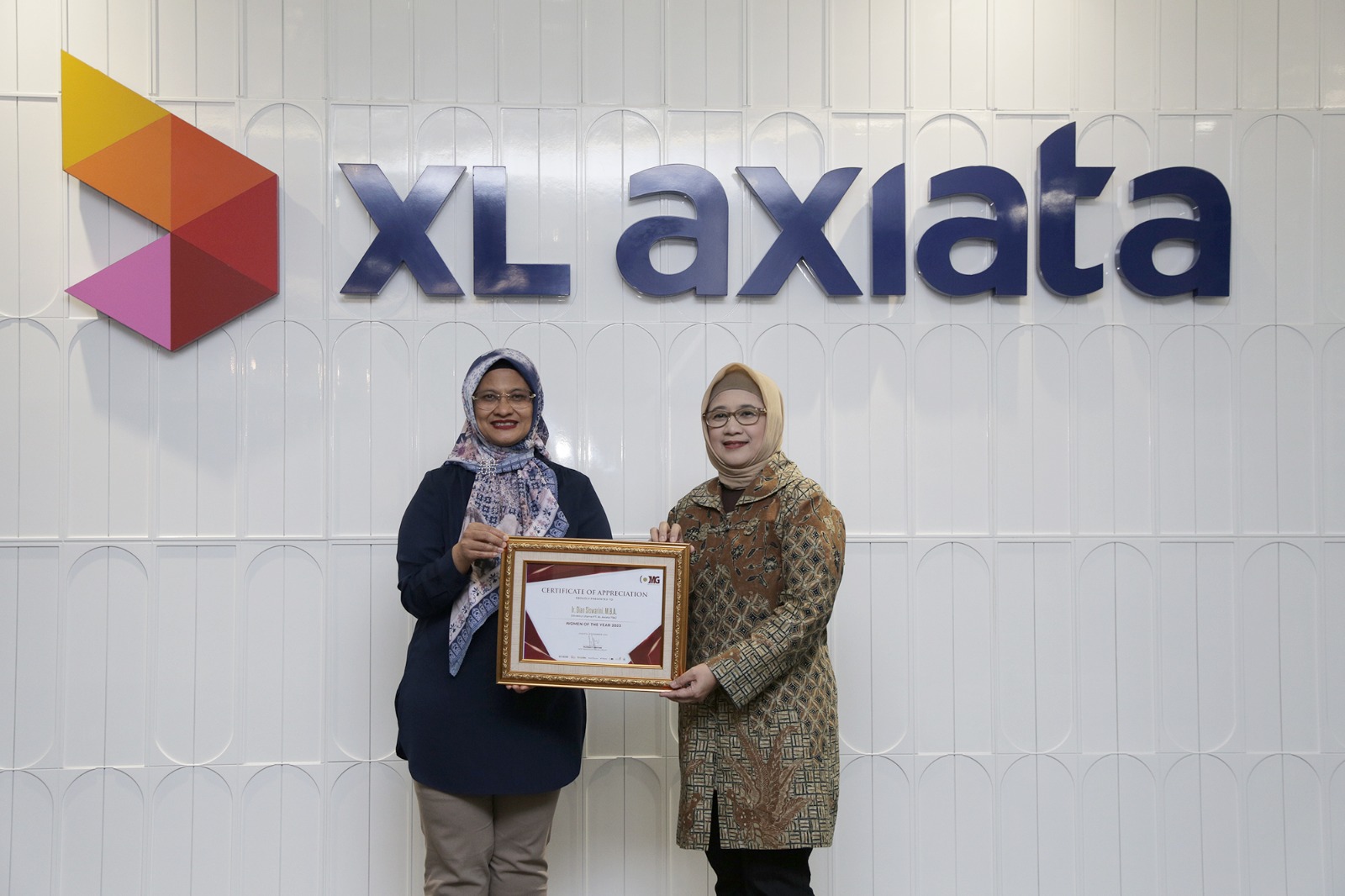 Berprestasi Cemerlang, CEO XL Axiata Dian Siswarini Peroleh Penghargaan Women Of The Year 2023