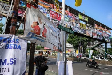 Bawaslu DKI Jakarta Izinkan Satpol PP Copot Alat Peraga Kampanye yang Langgar Peraturan