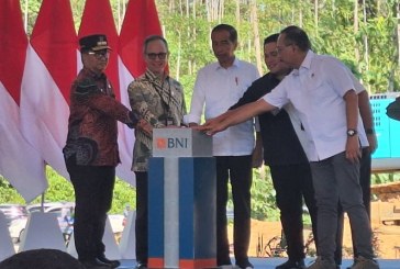 Jokowi Letakkan Batu Pertama Pembangunan Kantor Bank BNI di IKN