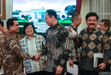 Kata Pengamat Politik UI Jokowi yang Mendesain Jabat Tangan AHY-Moeldoko