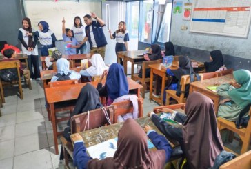 Erha Ultimate Gerakkan Relawan Mengajar Anak-anak Pemulung di Bantar Gebang Bekasi