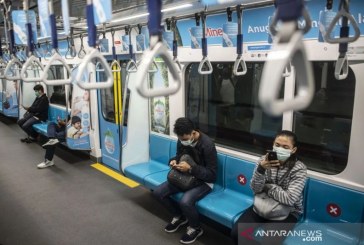 PT MRT Perbolehkan Penumpang Konsumsi Air Putih dan Kurma saat Berbuka Puasa dalam Kereta
