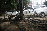 FOTO Kabel Terjuntai di Jalan Joglo Raya Jakarta