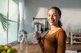 Tips Jaga Kesehatan Mulut saat Puasa: Minum 8 Gelas Air Putih Per Hari