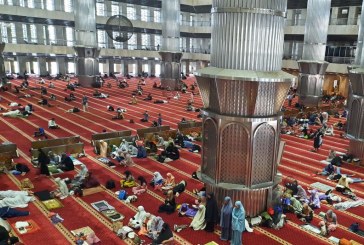 Rayakan Malam Takbiran di Masjid Istiqlal dengan Rampak Bedug, Takbir Nasional dan Pawai Obor
