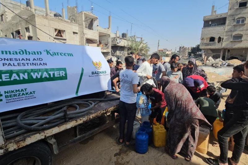 Pengungsi Palestina di Rafah Terima Distribusi Bantuan Air Bersih dari BAZNAS