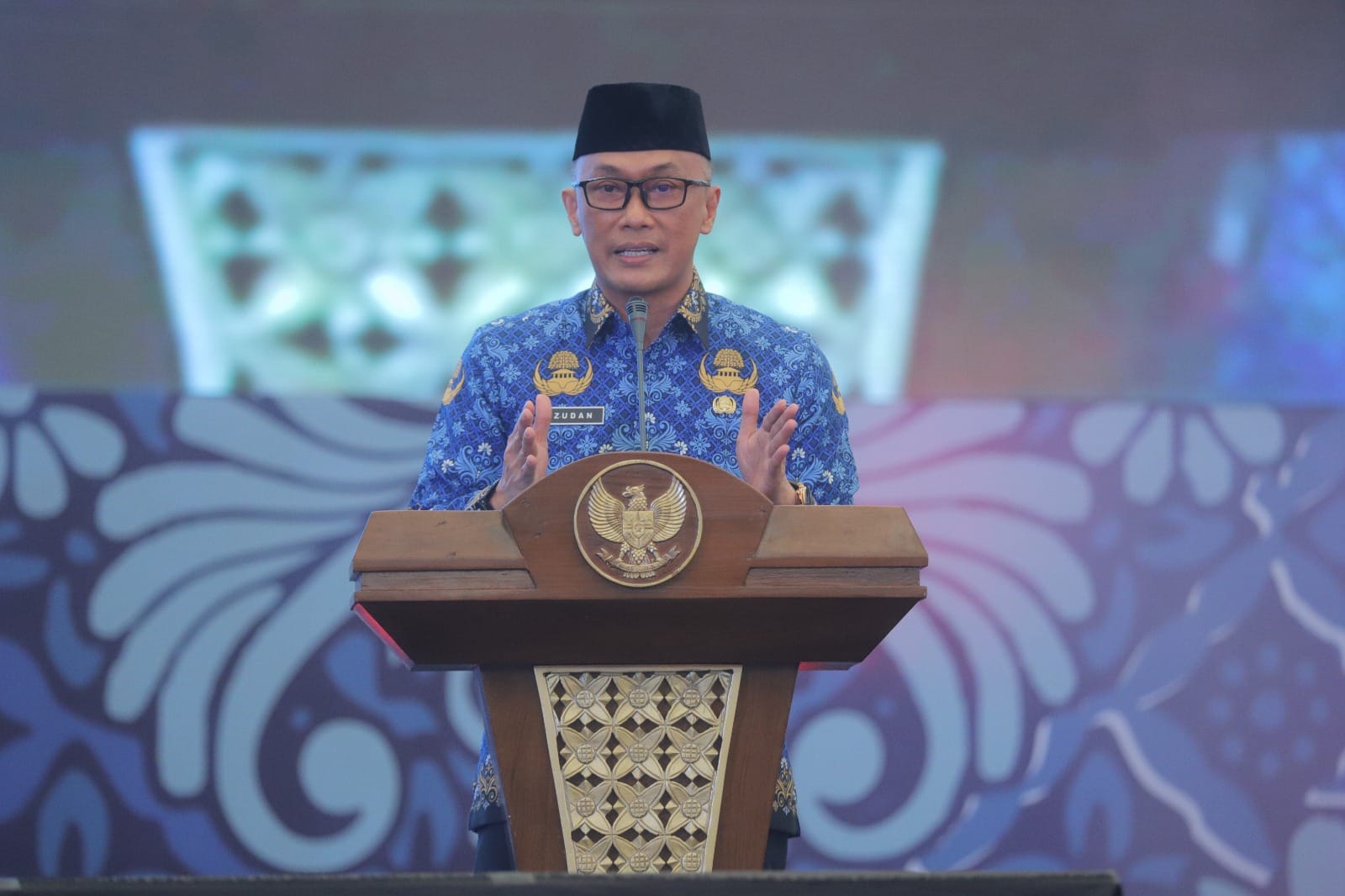 Dinilai Bekerja untuk Rakyat, Pj Gubernur Sulbar Prof Zudan Terima Penghargaan dari Tokoh Pejuang 