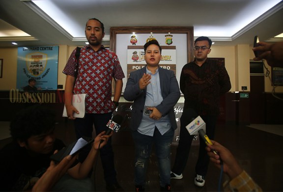 FOTO Ade Ratna dan Kuasa Hukumnya Datangi Polres Jakarta Selatan