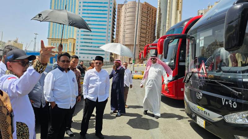 Yaqut Cholil Tinjau Kesiapan Hotel dan Bus Jemaah Haji di Makkah