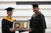 Airlangga Hartanto Raih Gelar Doktor Honoris Causa dari Universitas di Korea Selatan